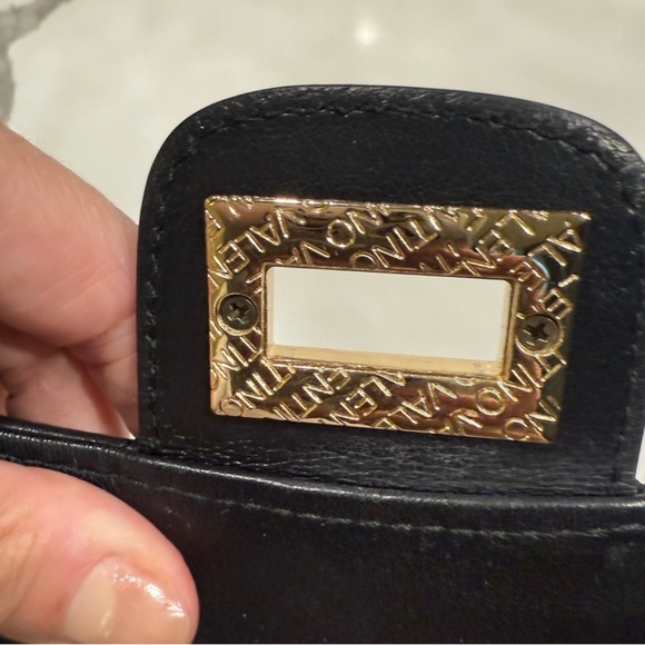 Black Quilted Chain Shoulder Bag, It literally used it 2 times . - Picture 9 of 11